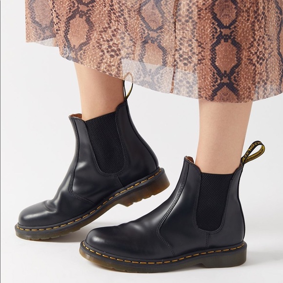 2976 yellow stitch smooth leather chelsea boots Clearance